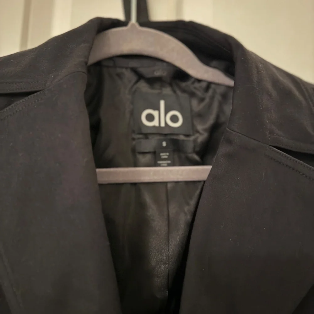 Alo Formation Trench Coat - Black - Picture 4 of 7